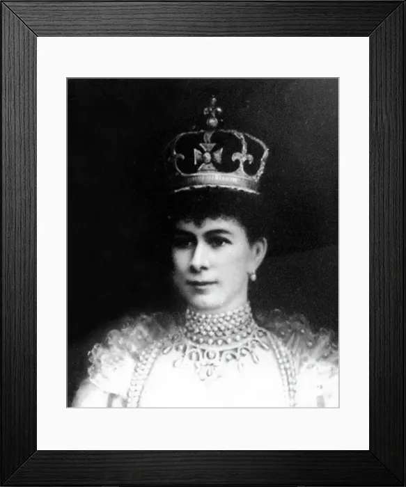 Framed Print : Queen Mary in her Coronation robes in 1911 Framed Print : Queen Mary in her Coronation robes in 1911