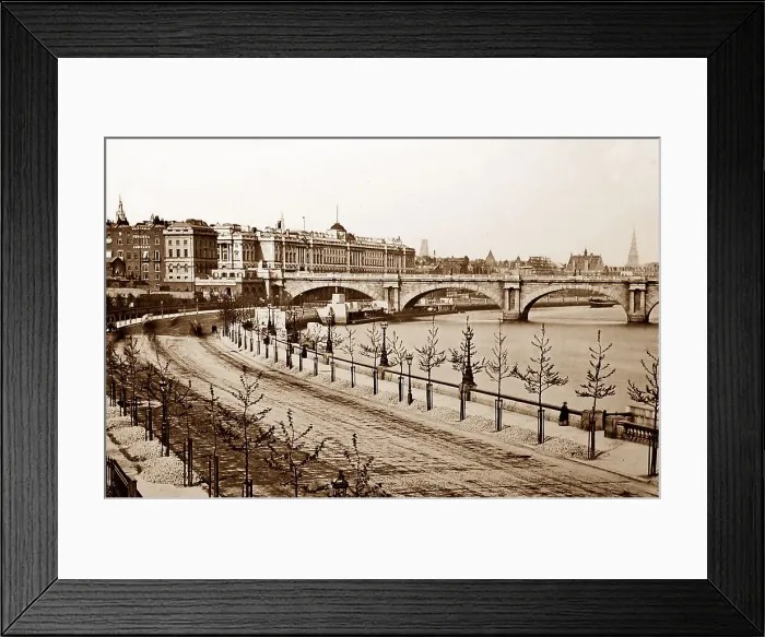Framed Print : London Embankment Framed Print : London Embankment