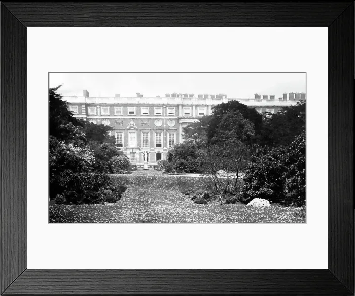 Framed Print : Hampton Court, Victorian peiod Framed Print : Hampton Court, Victorian peiod