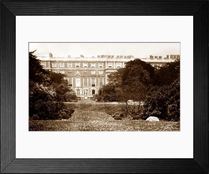Framed Print : Hampton Court, London Framed Print : Hampton Court, London