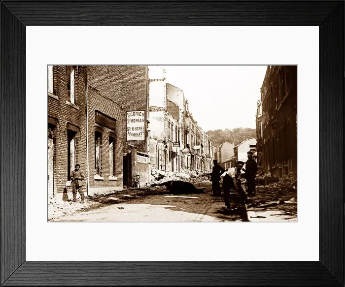 Framed Print : German troops looting the town of Vise in Belgium during WW1 Framed Print : German troops looting the town of Vise in Belgium during WW1