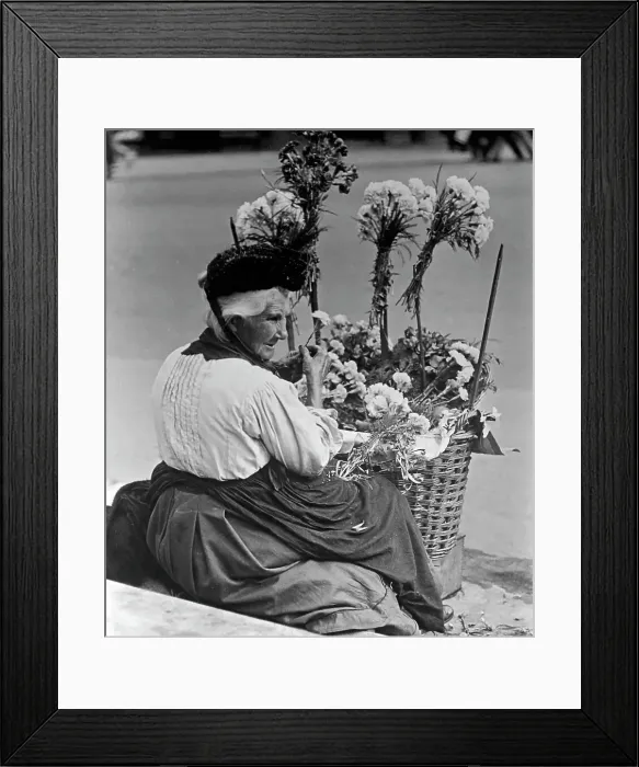 Framed Print : London flower seller Framed Print : London flower seller