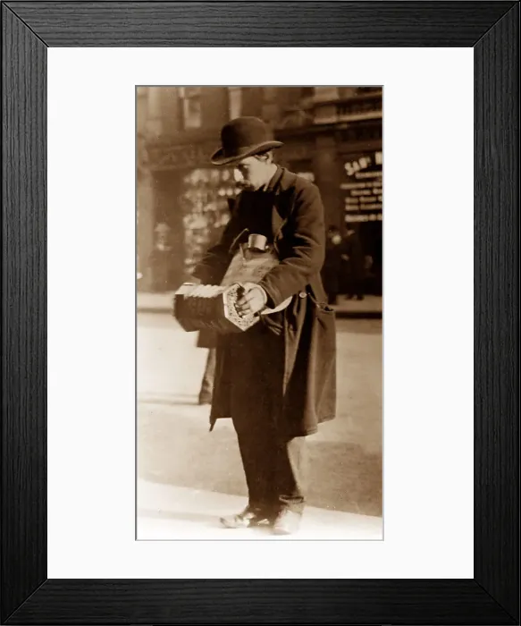 Framed Print : London street musician Framed Print : London street musician