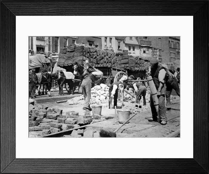 Framed Print : Laying tram tracks, London, early 1900s Framed Print : Laying tram tracks, London, early 1900s