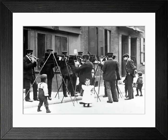 Framed Print : Street musicians in London Framed Print : Street musicians in London