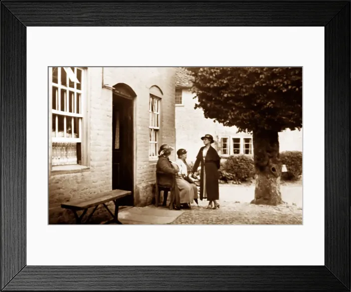 Framed Print : Dolphin Inn, Betchworth Framed Print : Dolphin Inn, Betchworth