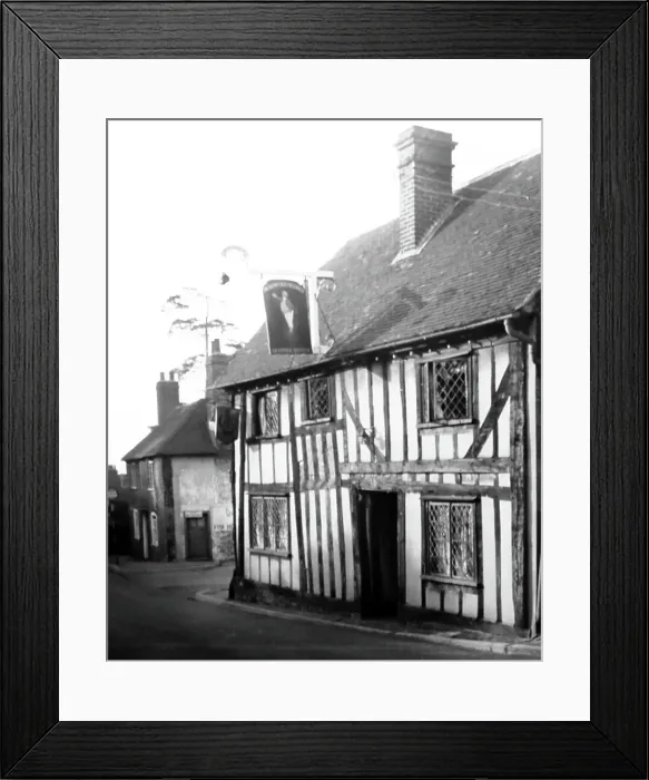 Framed Print : Leather Bottle Inn, Cobham, early 1900s Framed Print : Leather Bottle Inn, Cobham, early 1900s