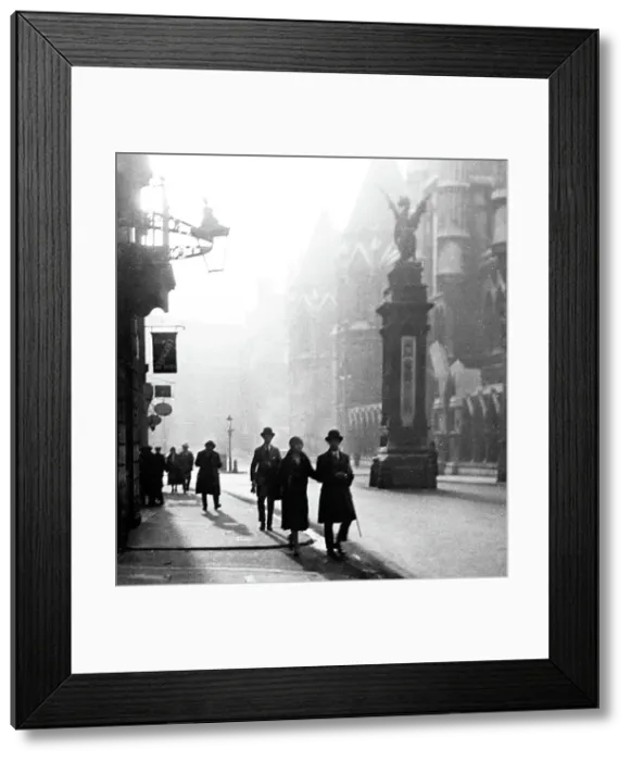 Framed Print : Griffin Monument, Temple Bar, London, early 1900s Framed Print : Griffin Monument, Temple Bar, London, early 1900s