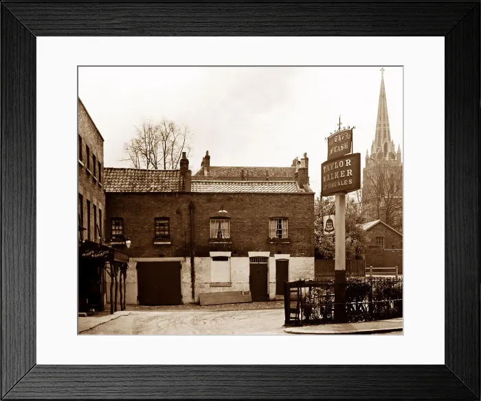 Framed Print : The Flask Inn, Highgate, London Framed Print : The Flask Inn, Highgate, London