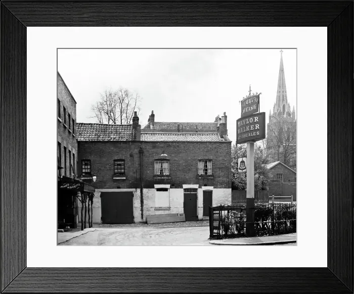 Framed Print : The Flask Inn, Highgate, London, early 1900s Framed Print : The Flask Inn, Highgate, London, early 1900s
