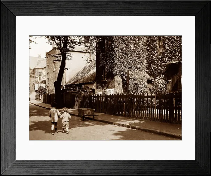 Framed Print : Pond Square, Highgate, London Framed Print : Pond Square, Highgate, London