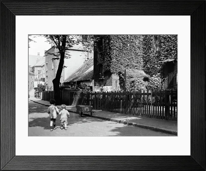 Framed Print : Pond Square, Highgate, London, early 1900s Framed Print : Pond Square, Highgate, London, early 1900s