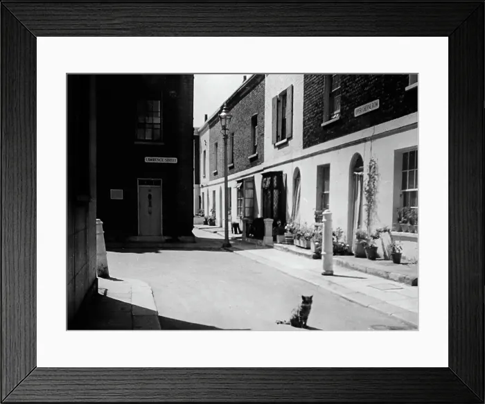 Framed Print : Lawrence Street and Upper Cheyne Row, Chelsea, London Framed Print : Lawrence Street and Upper Cheyne Row, Chelsea, London