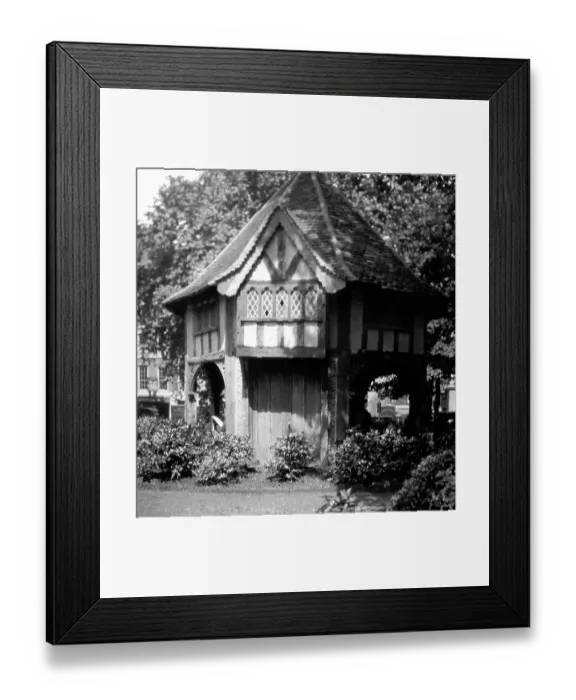 Framed Print : The gardener's hut, Soho Square, London, early 1900s Framed Print : The gardener's hut, Soho Square, London, early 1900s