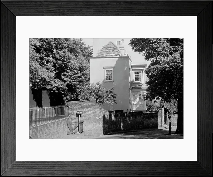 Framed Print : Highgate, London Framed Print : Highgate, London
