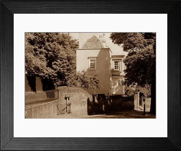 Framed Print : Highgate, London Framed Print : Highgate, London