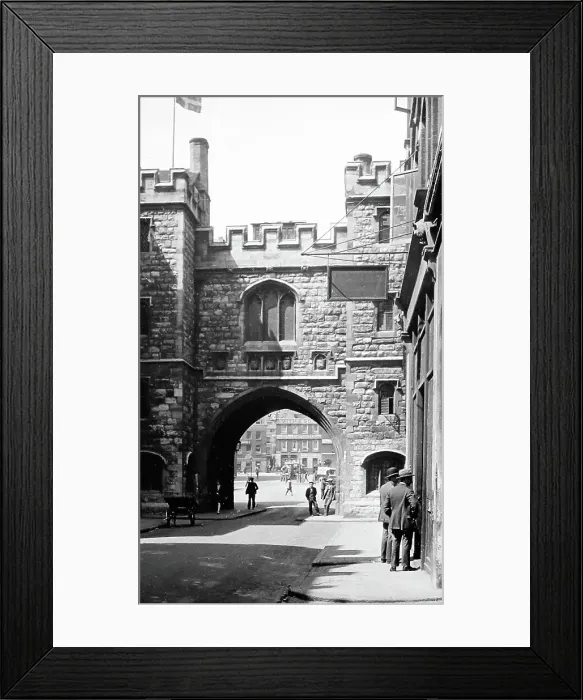 Framed Print : John's Gate, Clerkenwell, London, early 1900s Framed Print : John's Gate, Clerkenwell, London, early 1900s