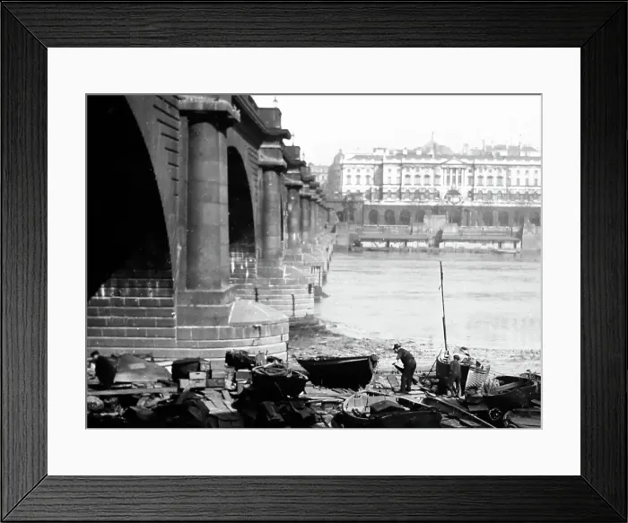 Framed Print : Waterloo Bridge, London Framed Print : Waterloo Bridge, London