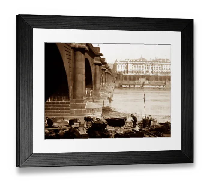 Framed Print : Waterloo Bridge, London, early 1900s Framed Print : Waterloo Bridge, London, early 1900s
