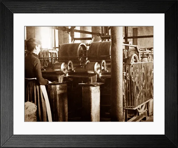 Framed Print : Linen manufacture, Equaliser machine Framed Print : Linen manufacture, Equaliser machine