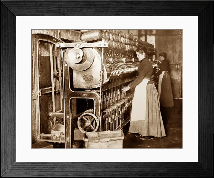 Framed Print : A Spinning Frame, linen production, Victorian period Framed Print : A Spinning Frame, linen production, Victorian period
