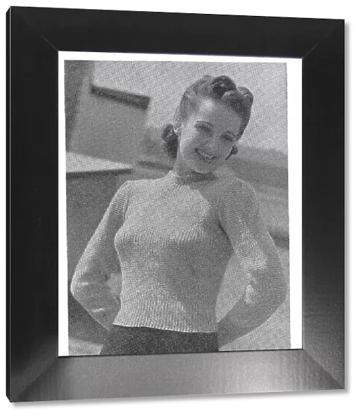 Model wearing a tight knitted sweater in a diamond pattern of rib and garter stitch. Date: 1940