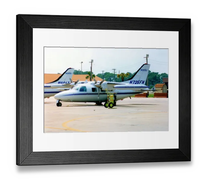 Framed Print : Mitsubishi MU-2B-25 N725FN Framed Print : Mitsubishi MU-2B-25 N725FN