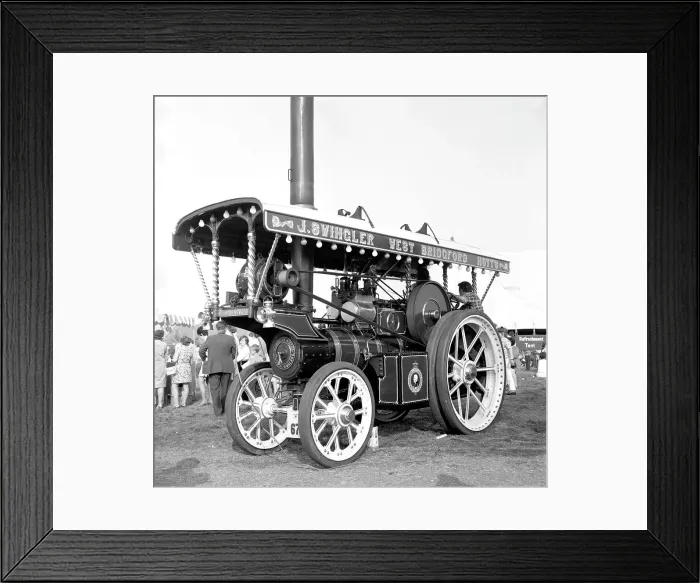 Framed Print : Foster Showman's Tractor number: 12509, Maid Marian Framed Print : Foster Showman's Tractor number: 12509, Maid Marian