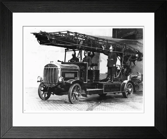 Framed Print : Tilling-Stevens petrol-electric turntable ladder Framed Print : Tilling-Stevens petrol-electric turntable ladder