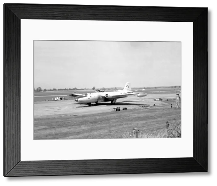 Framed Print : English Electric Canberra T.4 WH919 Framed Print : English Electric Canberra T.4 WH919