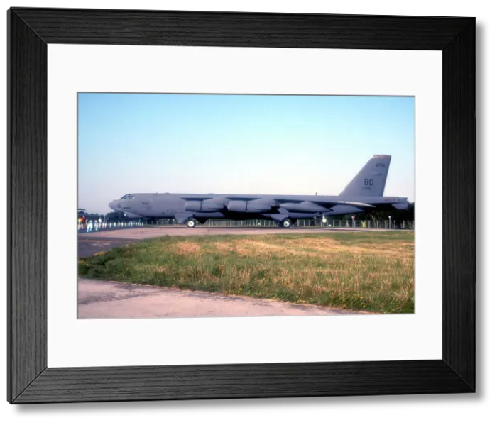 Framed Print : Boeing B-52H Stratofortress 61-0032
