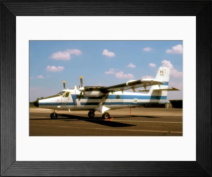 Framed Print : de Havilland Canada DHC-6 Twin Otter 742 - IA Framed Print : de Havilland Canada DHC-6 Twin Otter 742 - IA