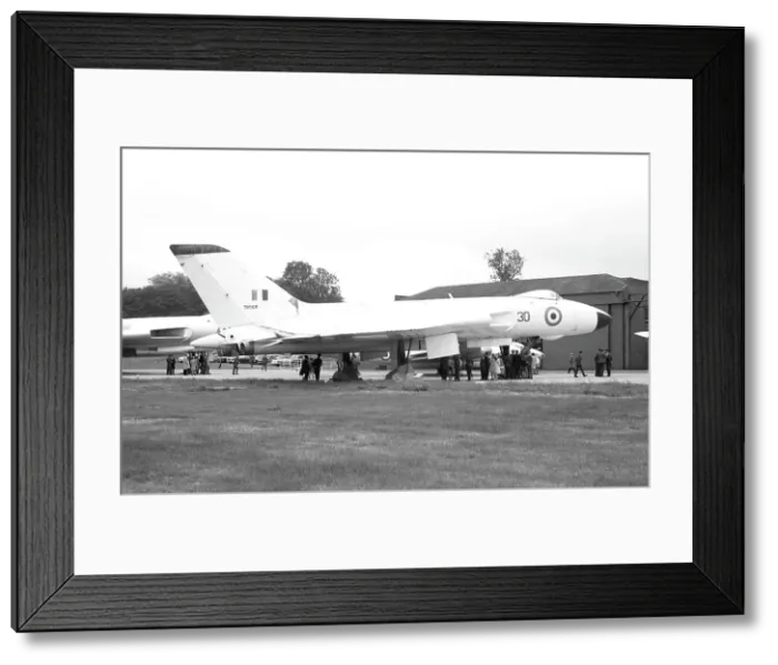 Framed Print : Avro Vulcan B.1 7856M - XA8927 - 30 Framed Print : Avro Vulcan B.1 7856M - XA8927 - 30