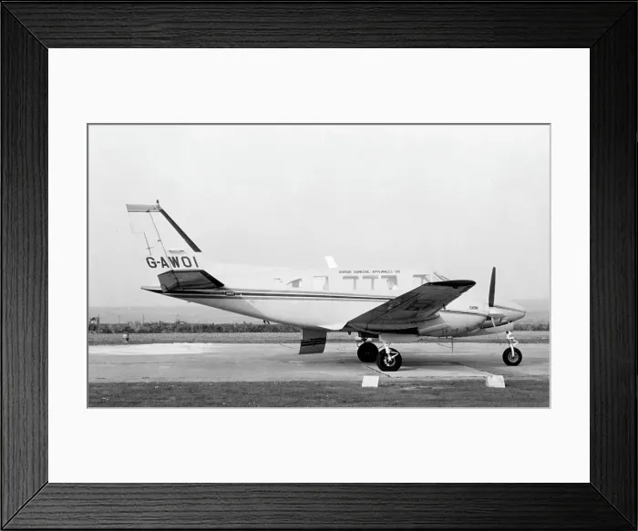 Framed Print : Beech Queen Air G-AWOI Framed Print : Beech Queen Air G-AWOI