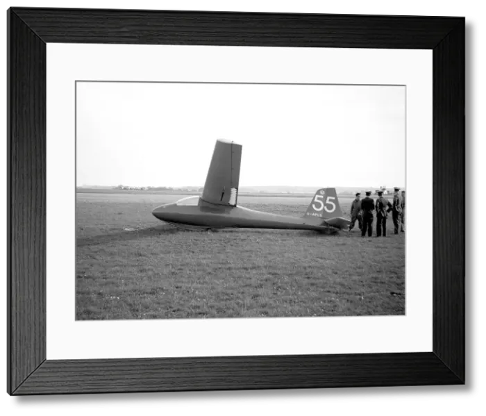 Framed Print : Elliott's of Newbury EoN 419 G-APLS Framed Print : Elliott's of Newbury EoN 419 G-APLS