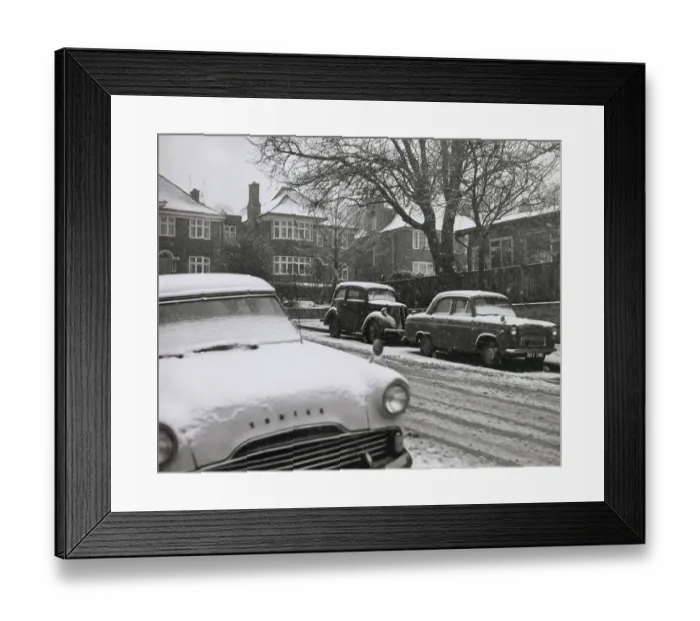 Framed Print : Cars and houses covered with snow on Hodford Road, London NW11. Date: 1960s Framed Print : Cars and houses covered with snow on Hodford Road, London NW11. Date: 1960s