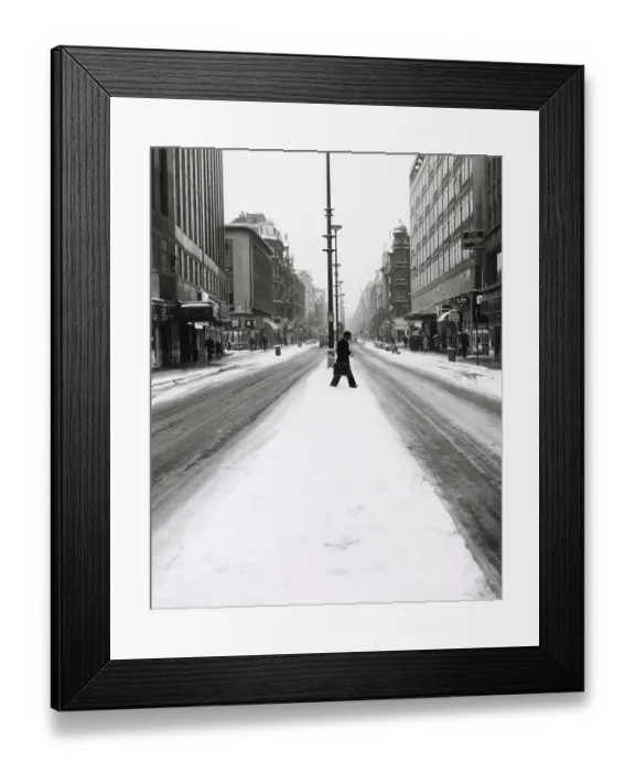 Framed Print : A man in a suit with a briefcase crosses a snowy Oxford Street Date: 1960s Framed Print : A man in a suit with a briefcase crosses a snowy Oxford Street Date: 1960s