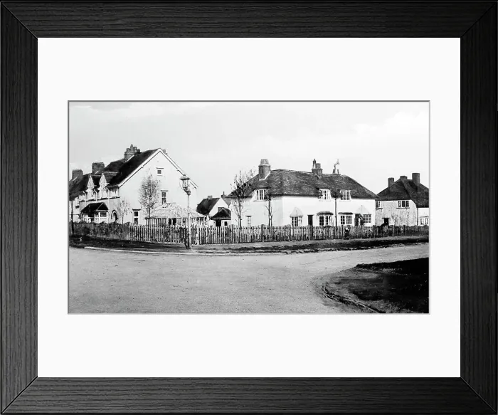 Framed Print : Lytton Avenue, Letchworth Garden City, early 1900s Framed Print : Lytton Avenue, Letchworth Garden City, early 1900s