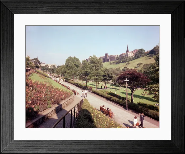 Framed Print : Edinburgh - Princes Street Gardens Framed Print : Edinburgh - Princes Street Gardens