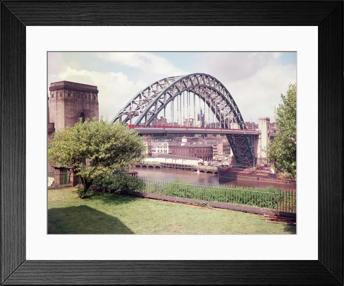 Framed Print : Newcastle upon Tyne - Tyne Bridge Framed Print : Newcastle upon Tyne - Tyne Bridge