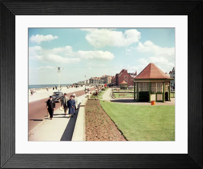 Framed Print : Whitley Bay - Promenade and gardens Framed Print : Whitley Bay - Promenade and gardens