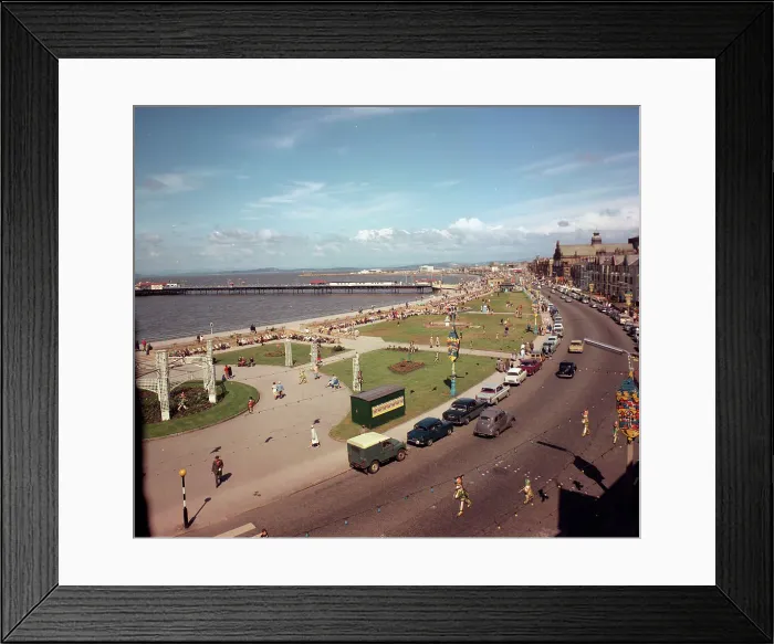 Framed Print : Morecambe - Promenade Framed Print : Morecambe - Promenade