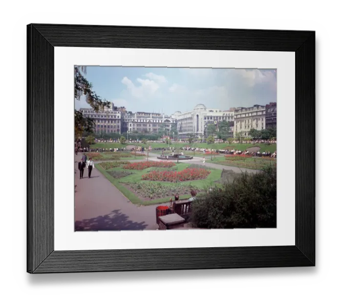 Framed Print : Manchester - Piccadilly Gardens Framed Print : Manchester - Piccadilly Gardens