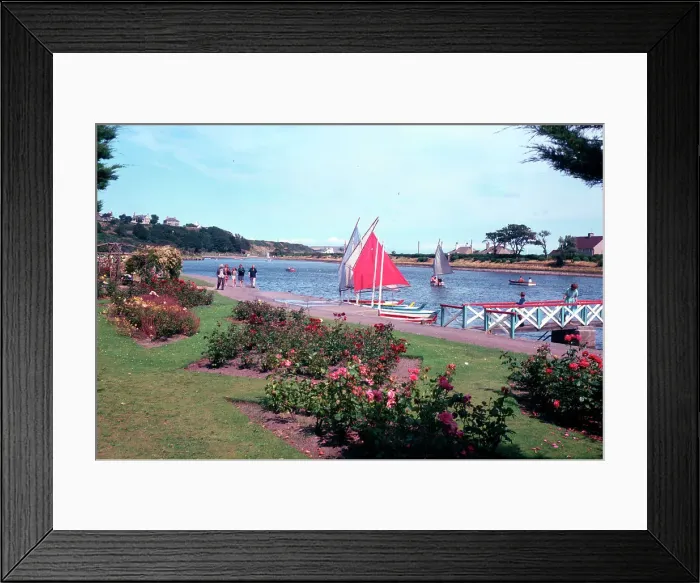 Framed Print : Ramsey - Lake Mooragh Park Framed Print : Ramsey - Lake Mooragh Park