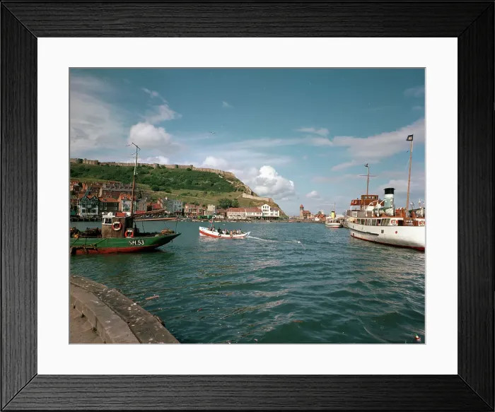 Framed Print : Scarborough - Harbour Framed Print : Scarborough - Harbour