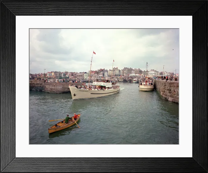 Framed Print : Bridlington - The harbour Framed Print : Bridlington - The harbour