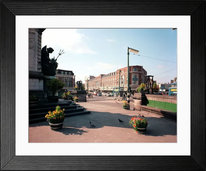 Framed Print : Hull - Queen Victoria Square Framed Print : Hull - Queen Victoria Square