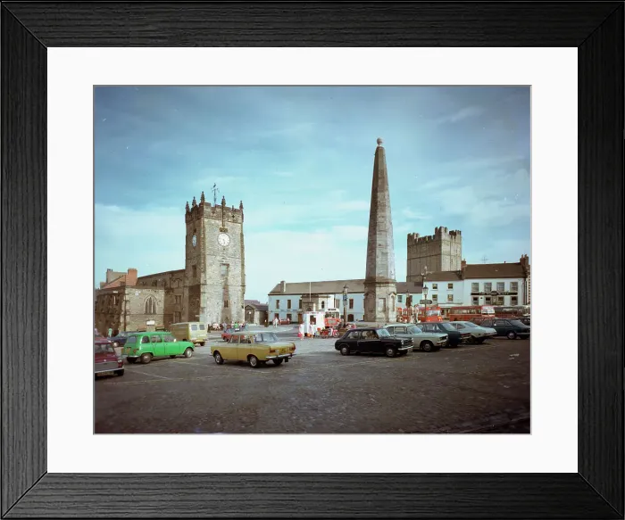 Framed Print : Richmond - The Square Framed Print : Richmond - The Square