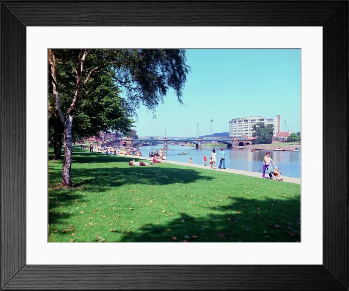Framed Print : Nottingham - River Trent and bridge Framed Print : Nottingham - River Trent and bridge