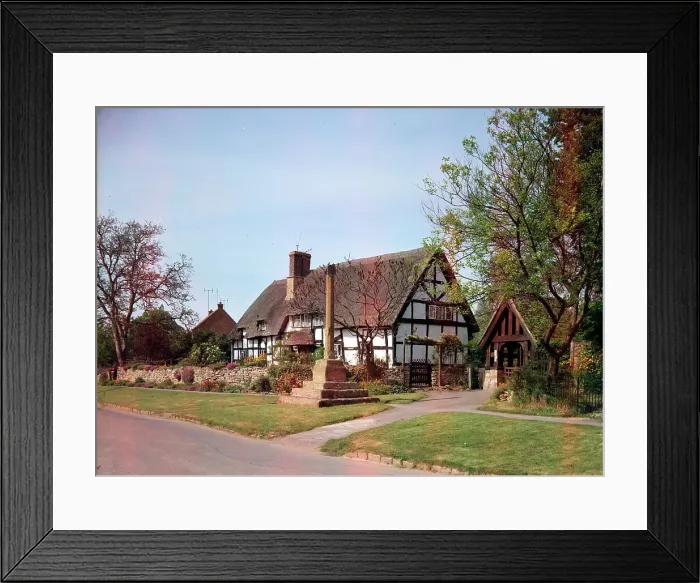 Framed Print : Ashton under Hill - Thatched cottages Framed Print : Ashton under Hill - Thatched cottages